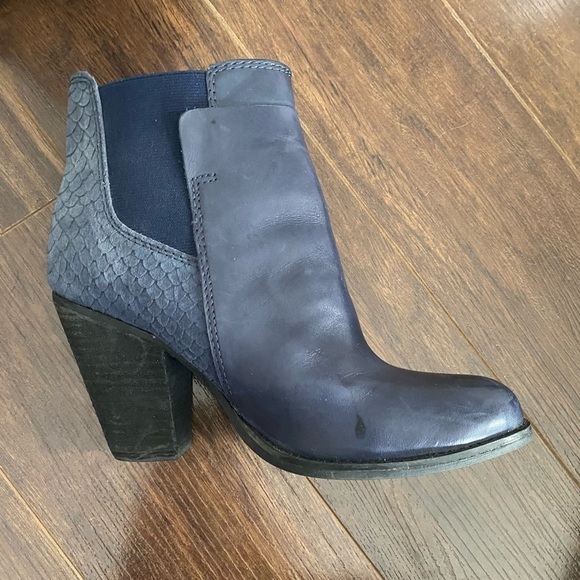 ALDO Blue Healed Boots Size 7.5 - Picture 5 of 16